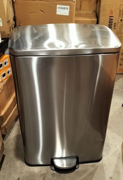 13 gallons stainless steel step on padel trash can with inner basket/ see discription 👍