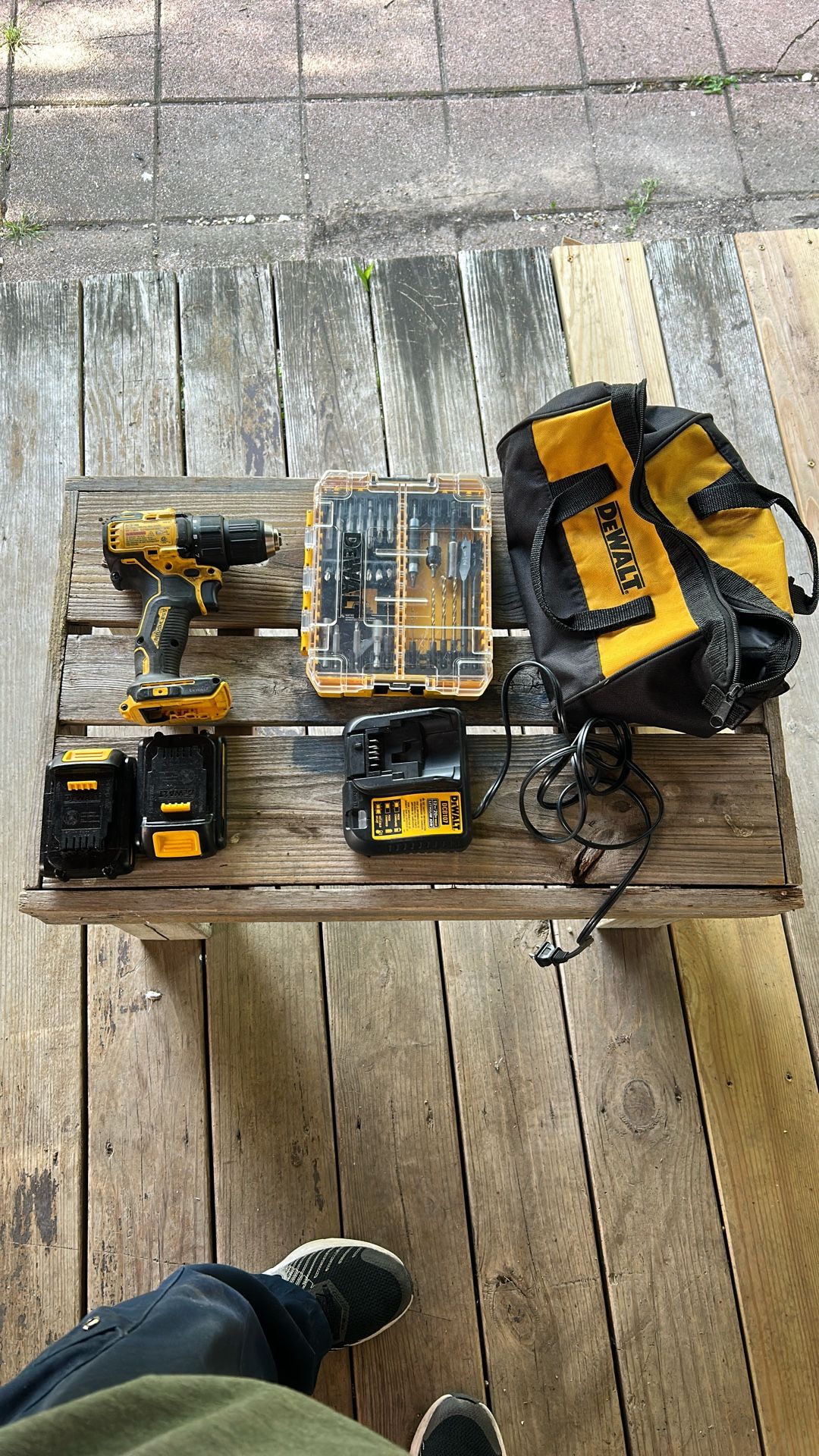 Dealt Drill With 2batts & Charger