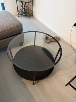Round coffee table
