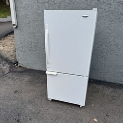 Whirlpool Refrigerator Fridge With Bottom Freezer Free Local Delivery