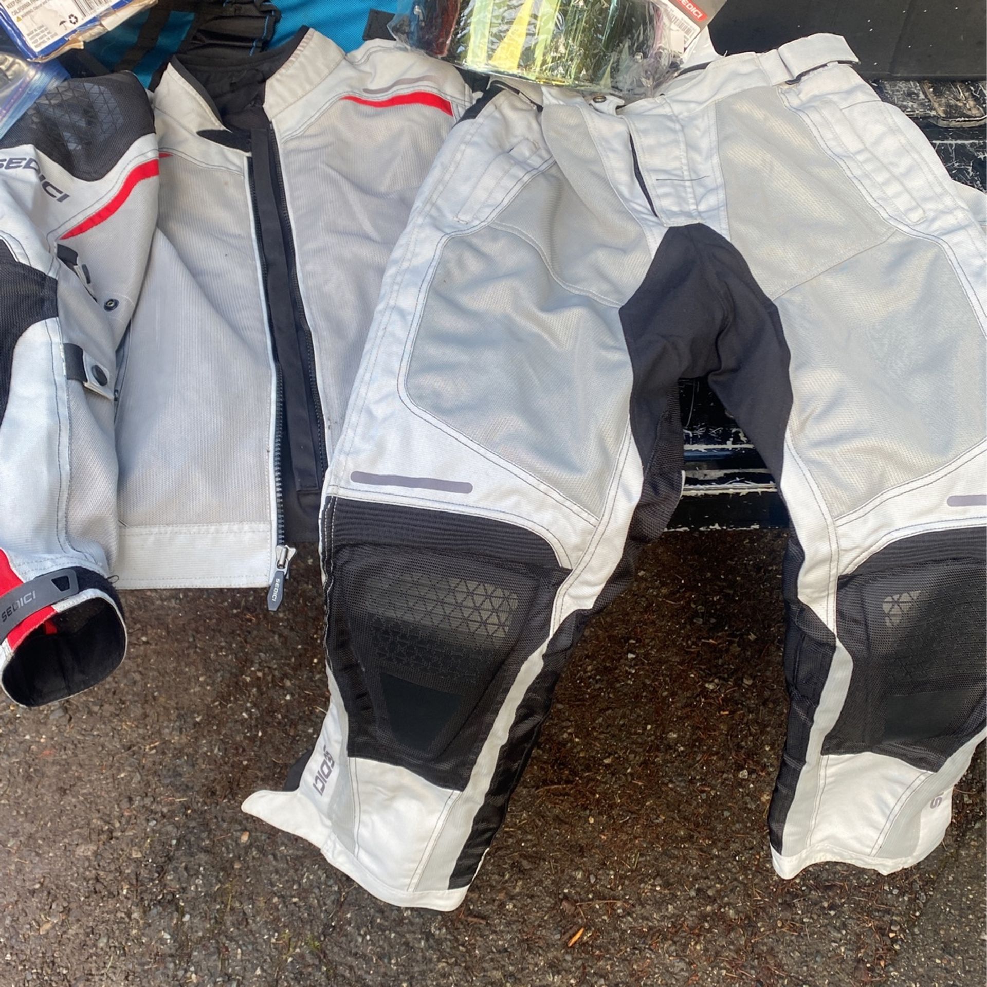 Sedici Riding Gear With 3 Brand New Visors