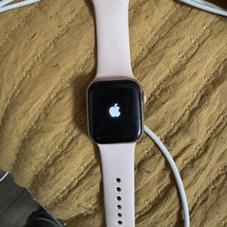 Apple Watch Series 5 (40mm) Rose Gold