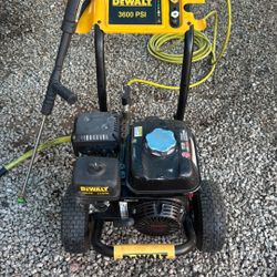 DEWALT 3600 PSI 2.5 GPM HONDA GX200 PRESSURE WASHER 