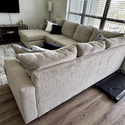 Copley Court 2 Pc Left Arm Chaise Sectional