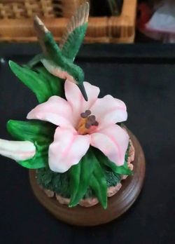Lovely  Musical Hummingbird Decor - it plays lovely music!
