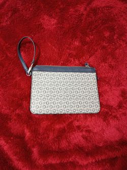 Guess  Clutch
