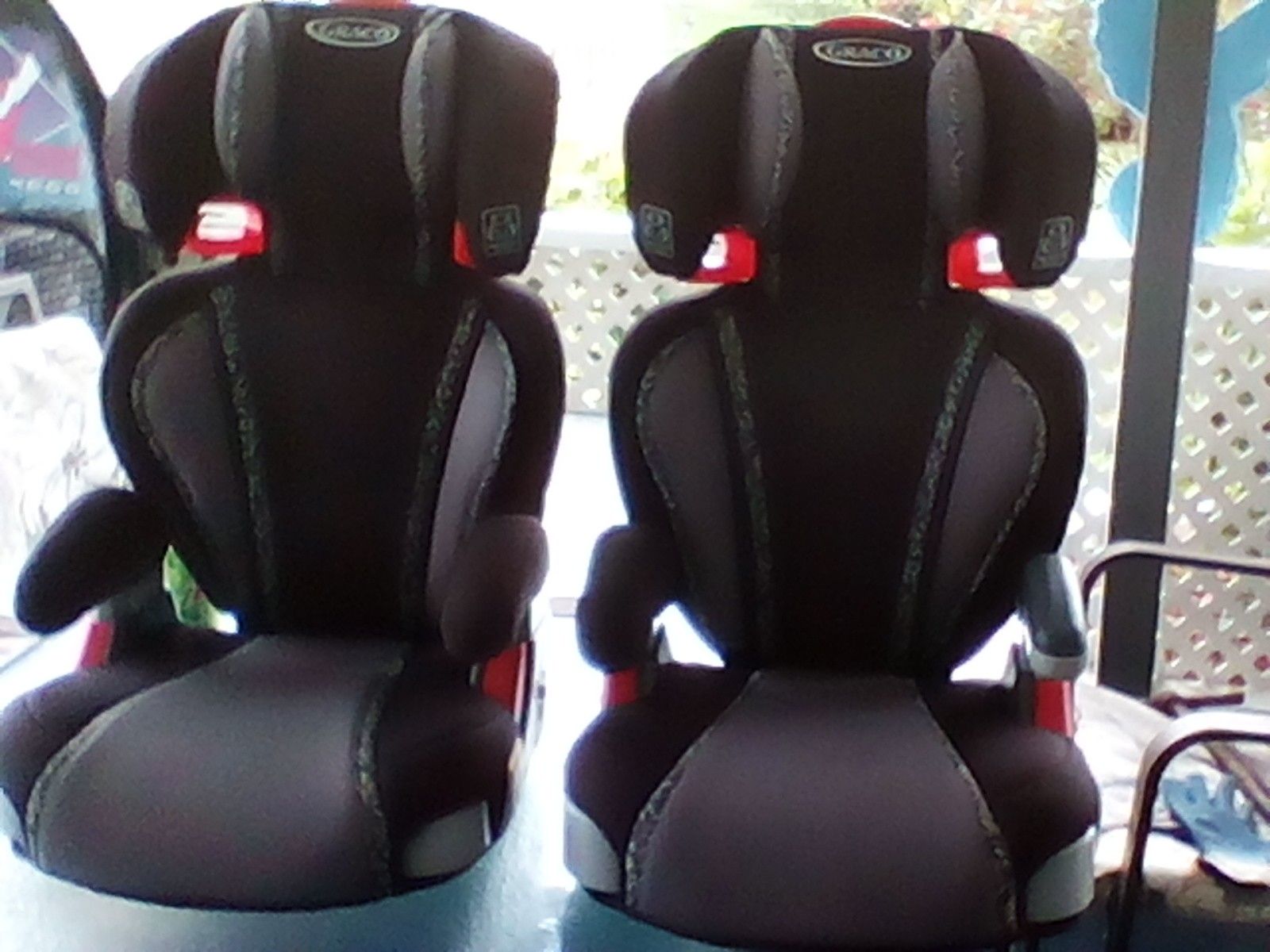 2 Graco kids car safety seats w/ side impact protection and cup holders