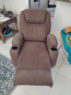 Sofa Recliner Chair With Massage And Heat In Excellent Condition 