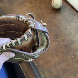 Mizuno Baseball Glove