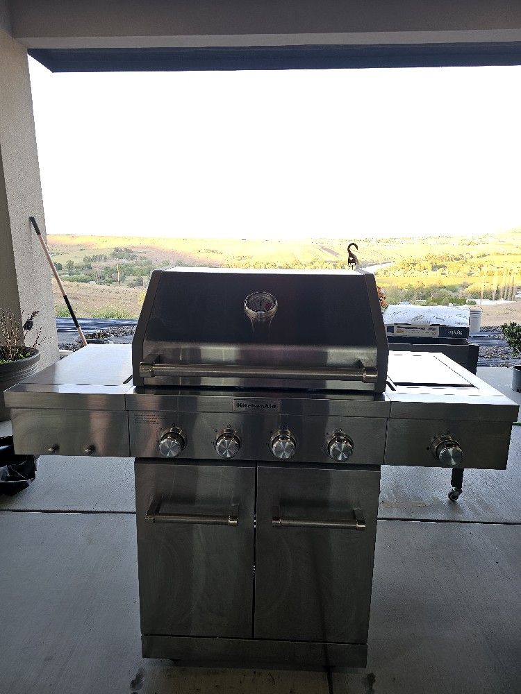 4-Burner Searing Side Burner Gas Grill in Stainless Steel