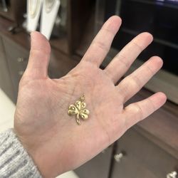 Pendant Charm Yellow Gold 14k. Clover