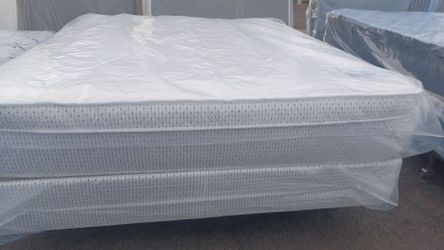 Brand New Queen Size Pilllowtop Mattress and box Spring free delivery The delivery is free for 20 minutes