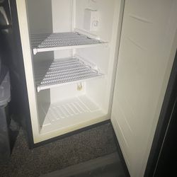 Magic Chef Mini  Upright FREEZER with auto Defrost 