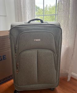 London Fog Large Softside Spinner Luggage