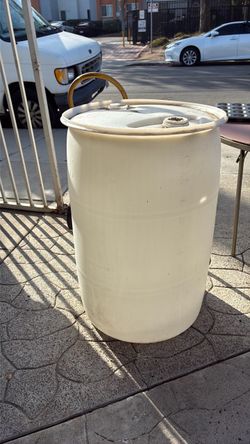 55 gallons WATER BARREL GOOD CONDITION