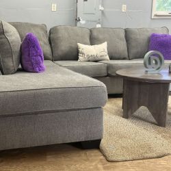 🛋️💥 Ashley Gray Sectional 💥 Free Delivery And Financing Available!