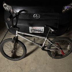 Radio Revo BMX bike