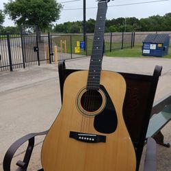 Yamaha Acoustic Guitar