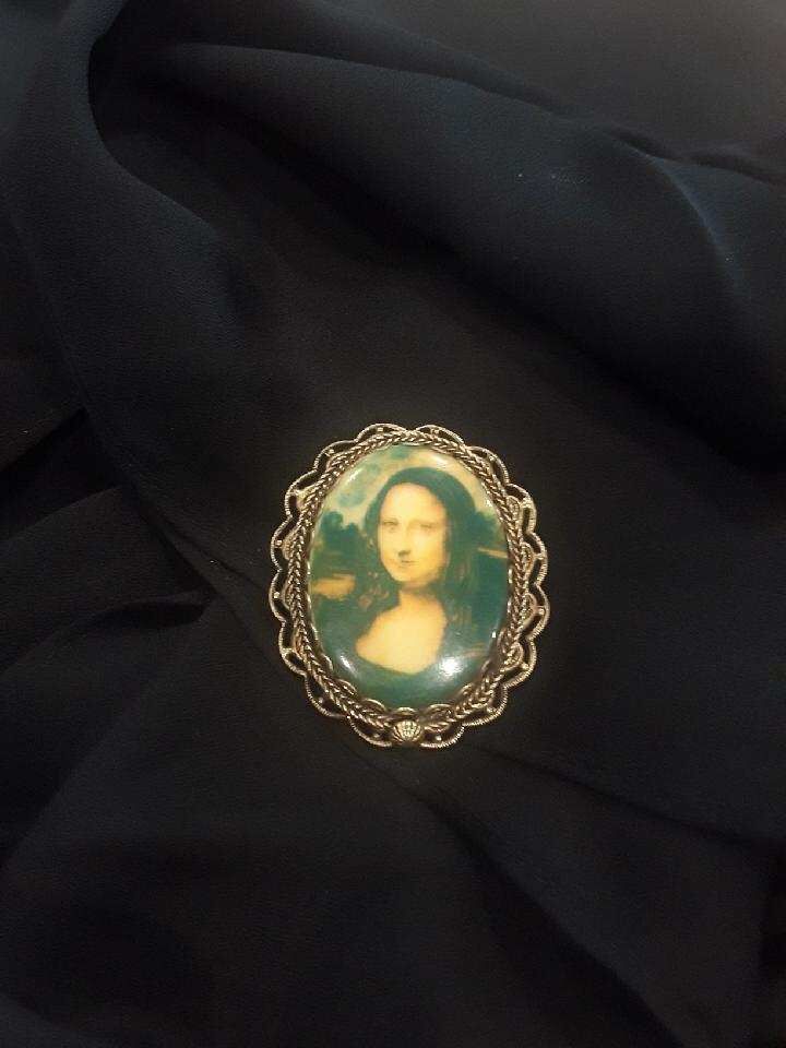 vintage Mona Lisa Brooch