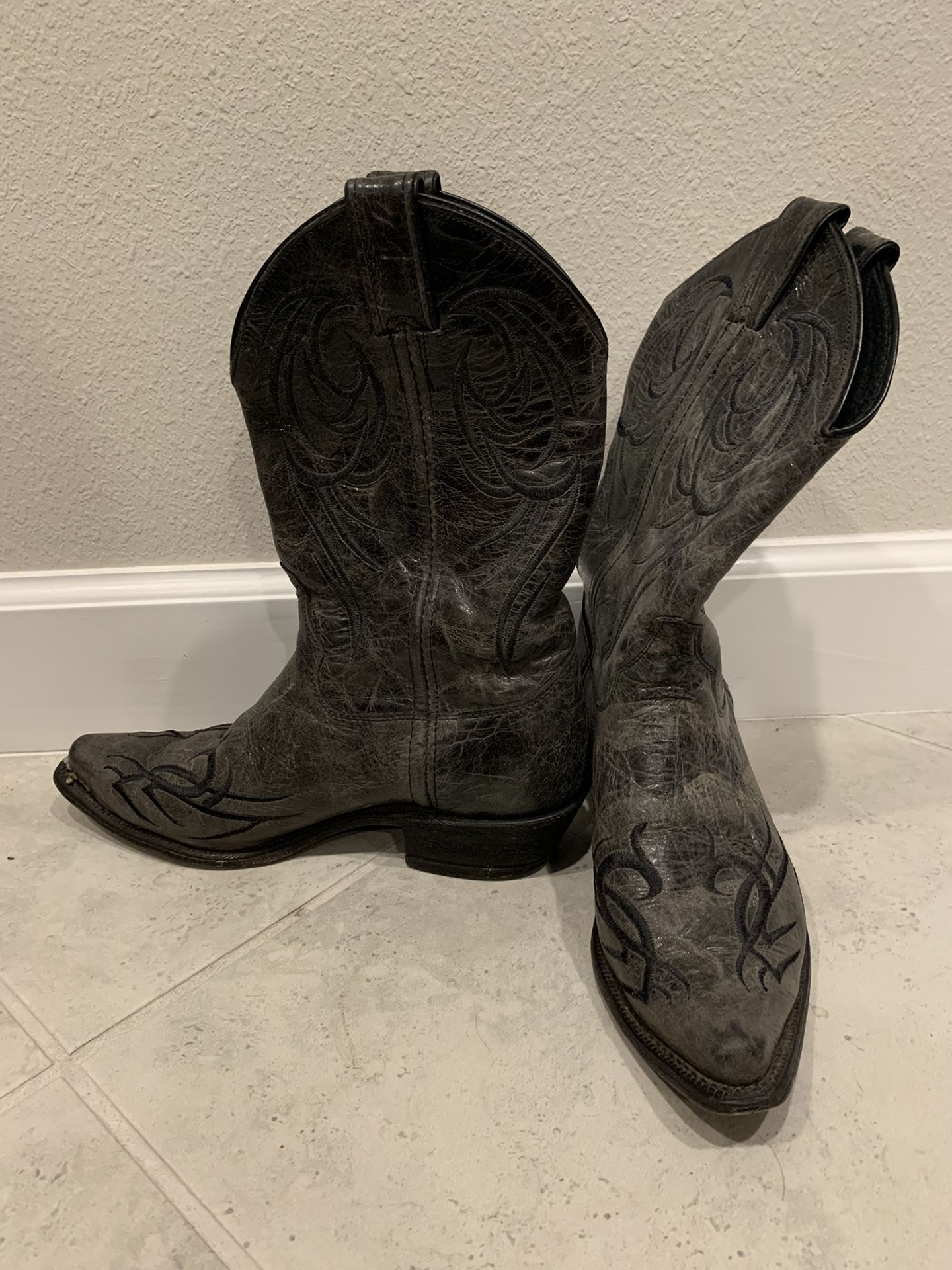 Women’s black boots
