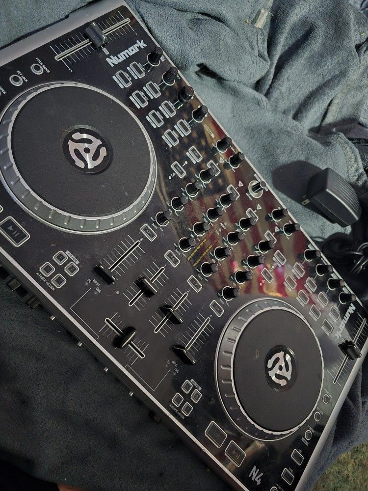 Numark N4 4-Deck Digital DJ Midi Controller And Mixer