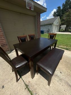 Dinner table solid wood