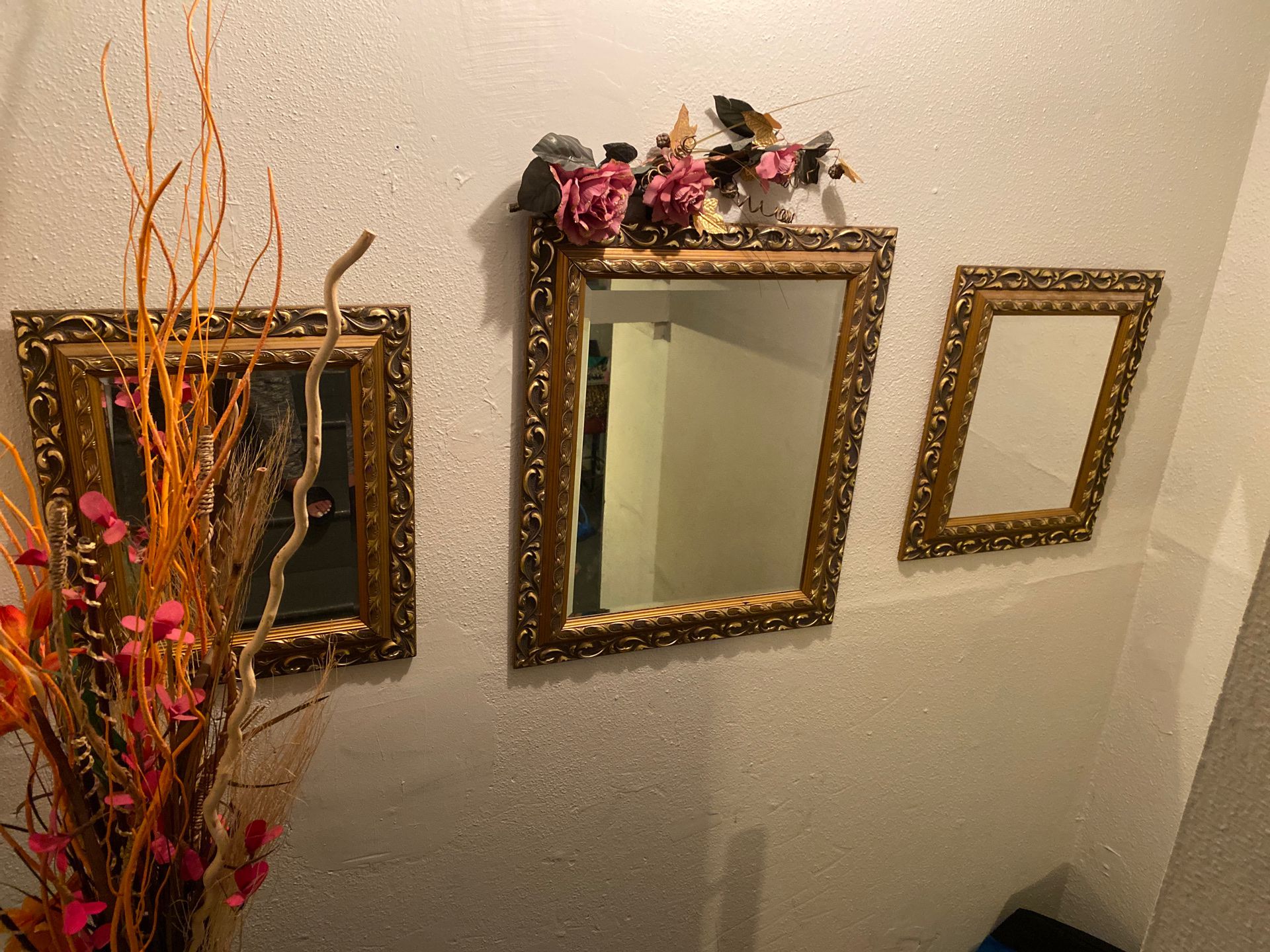Wall mirror decor