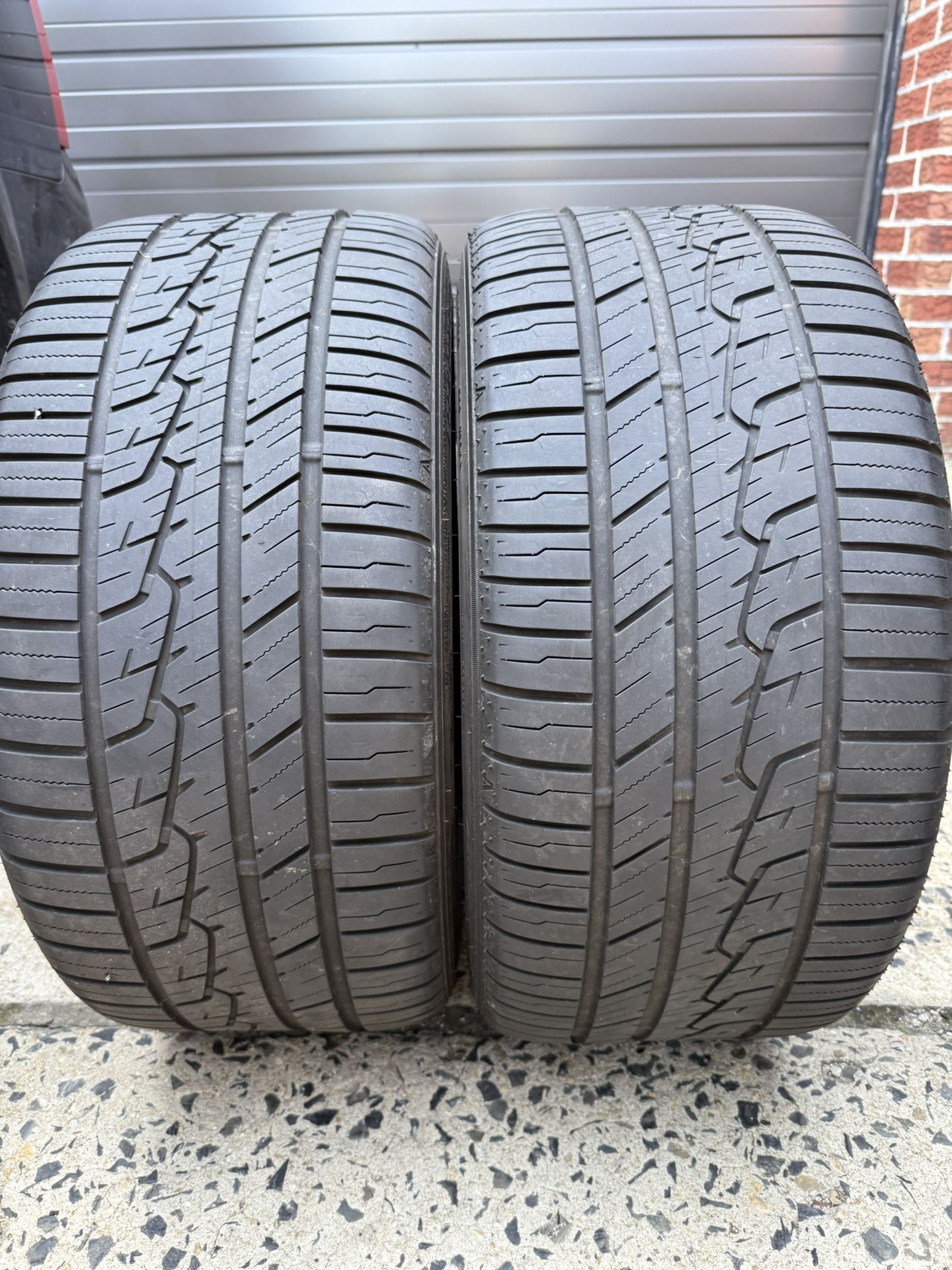 2 USED 255/35/18 Sumitomo HTR A/S Tires