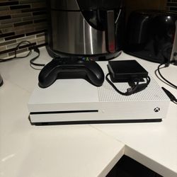 Xbox One S 512 GB (Comes With 2 TB Expansion)