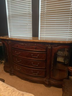 Cortina Aspen Dining Table W/8 Chairs And Custom Cover