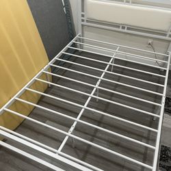 White Metal Twin Frame With Bed 
