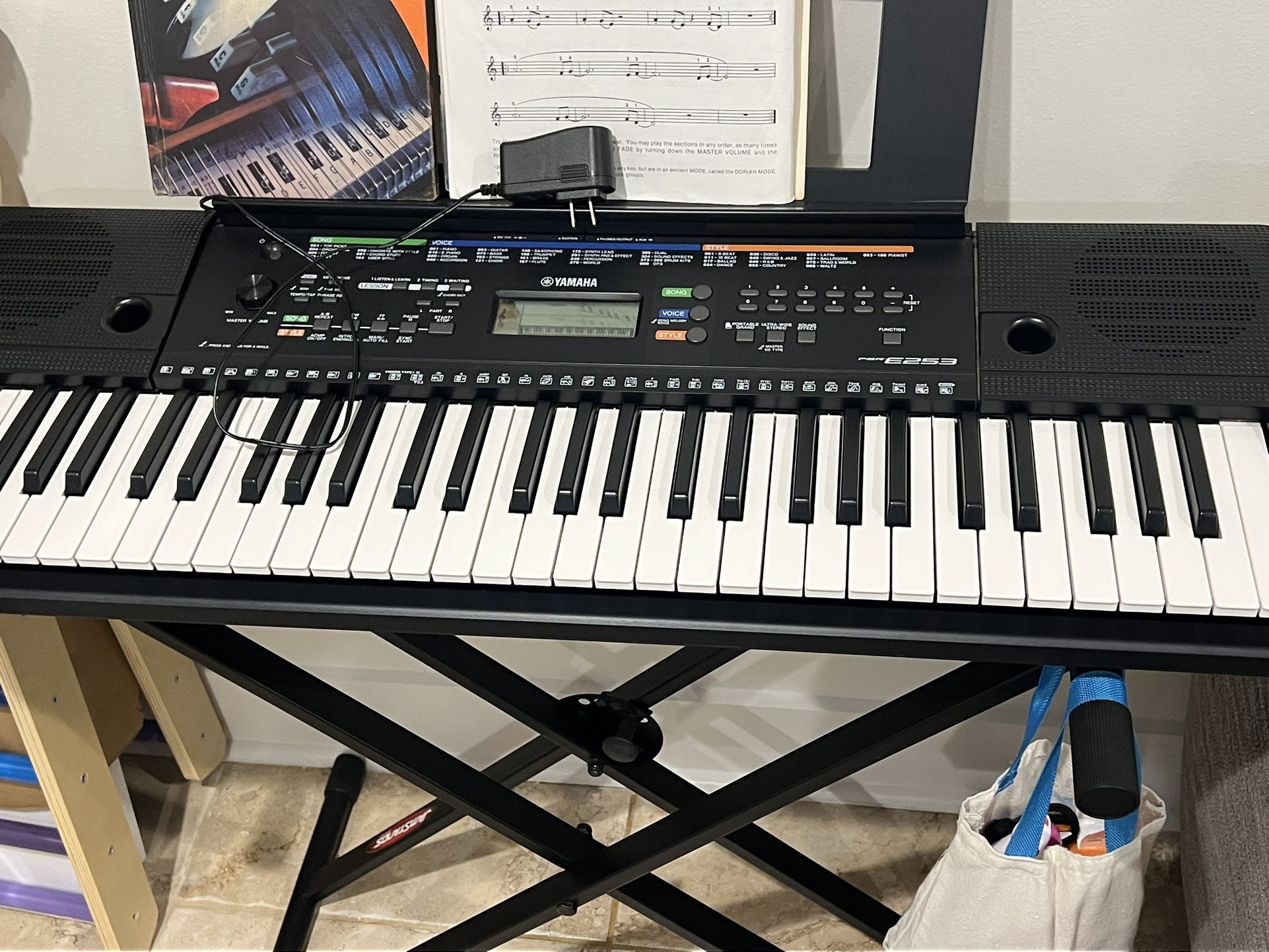 BUNDLE- Yamaha Electric Keyboard And Jam Stand  Dozens Of Features. 