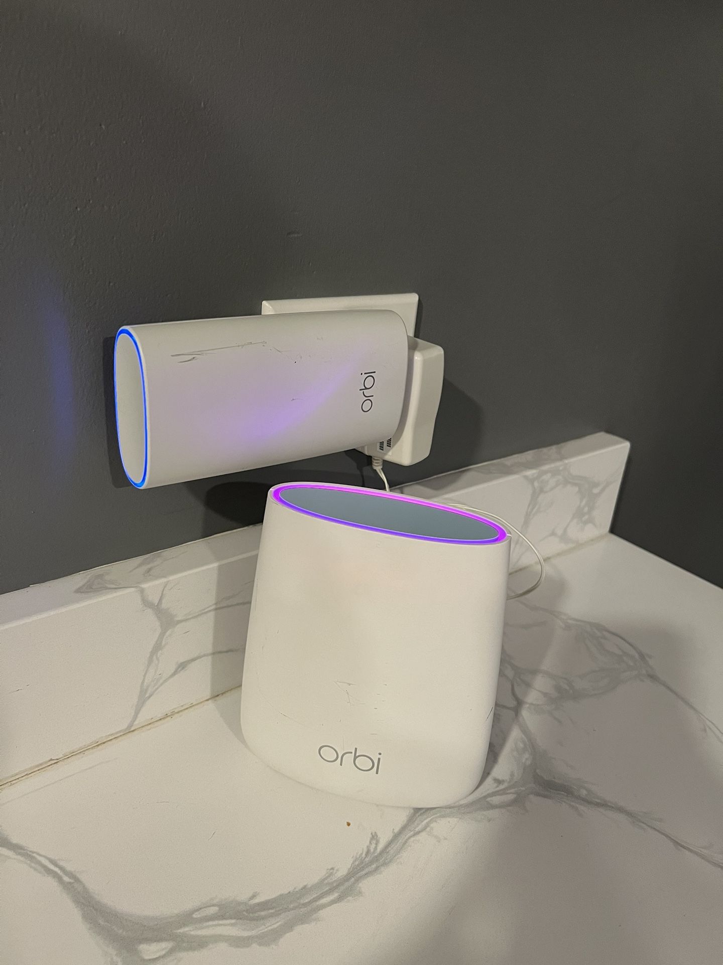 NETGEAR Orbi Compact Wall-Plug Whole Home Mesh WiFi System.Router and wall plug satellite extender.