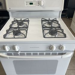 Ge Gas Stove And Maytag Fridge With Freezer On Bottom