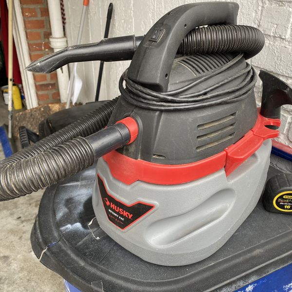Husky 2 1/2 GAL WET/VAC for Sale in Queens, NY OfferUp