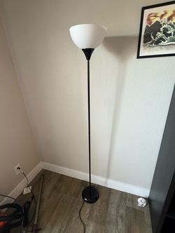 Tall standing lamp