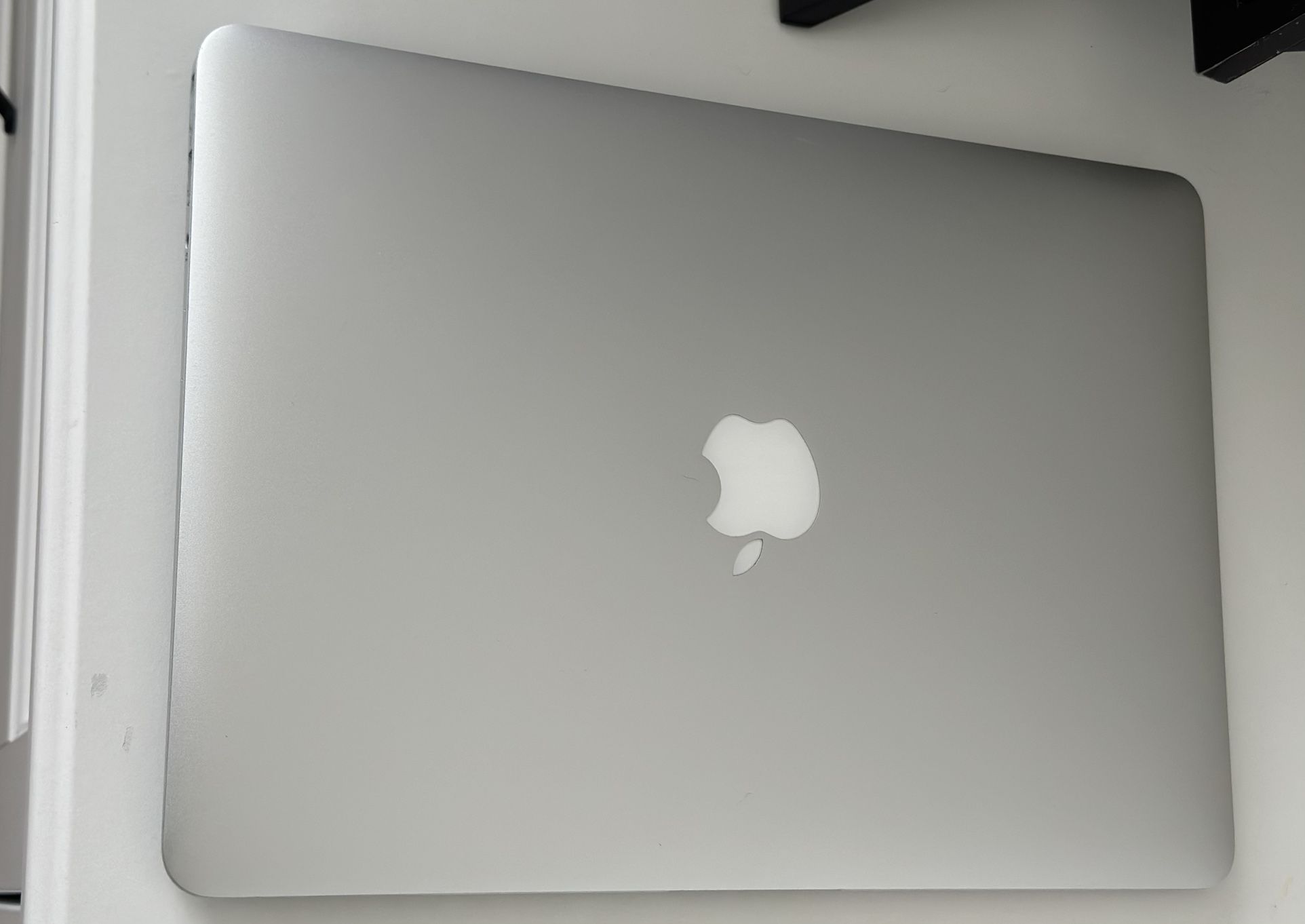 Apple MacBook Air 2017 13’ A1466 (128GB SSD, Core i5, 8GB Ram)