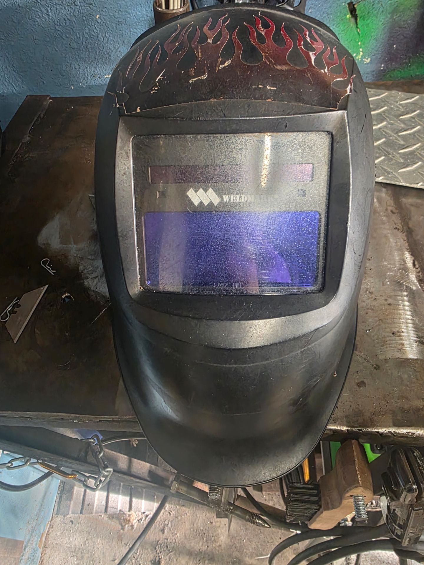 Welding helmet