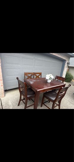Dinning table /chairs
