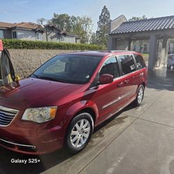 2014 Chrysler Town & Country Touring