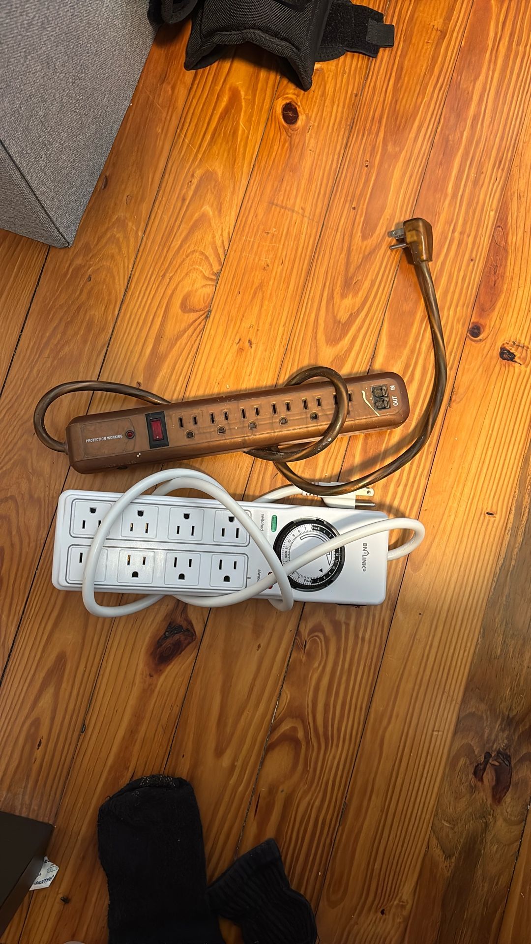 2 Power Strips One With Timer Setting