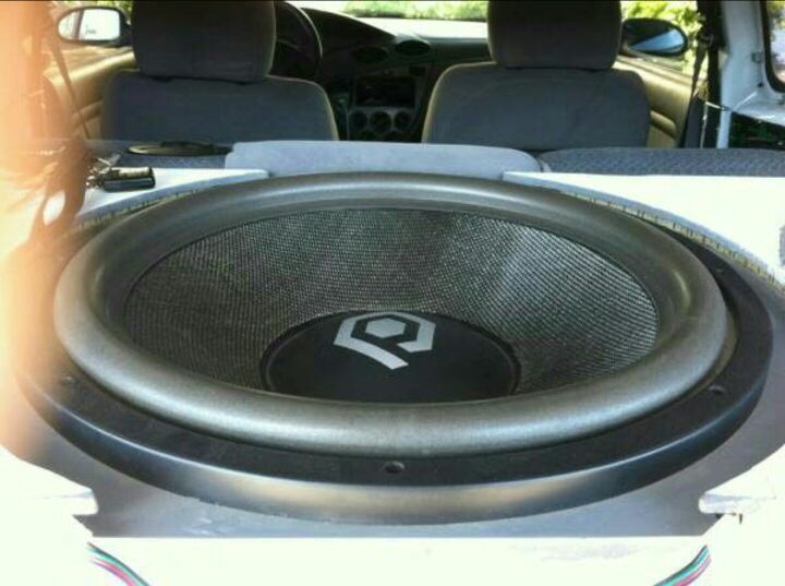 Competition SoundQubed HDC4 18" with Custom ported box!