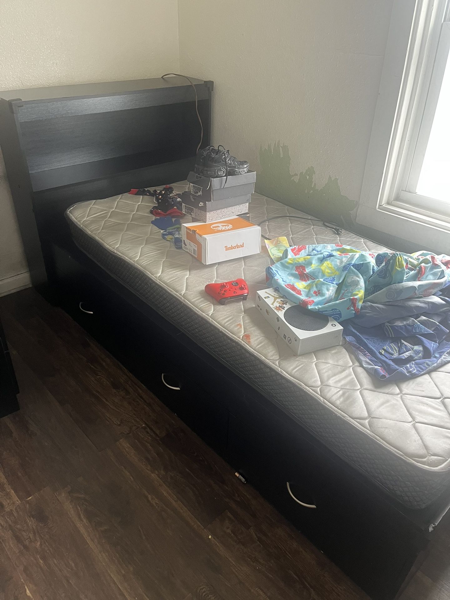 2 Twin Beds With Bookshelf And Storage, And Dresser 