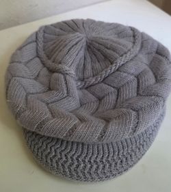 Women's Gray Cable Knit Newsboy Hat