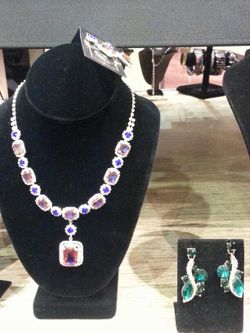 Really beautiful and antique necklace set