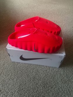 Nike Mind 001 Solar Red