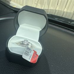 10k White Gold Diamon Ring 