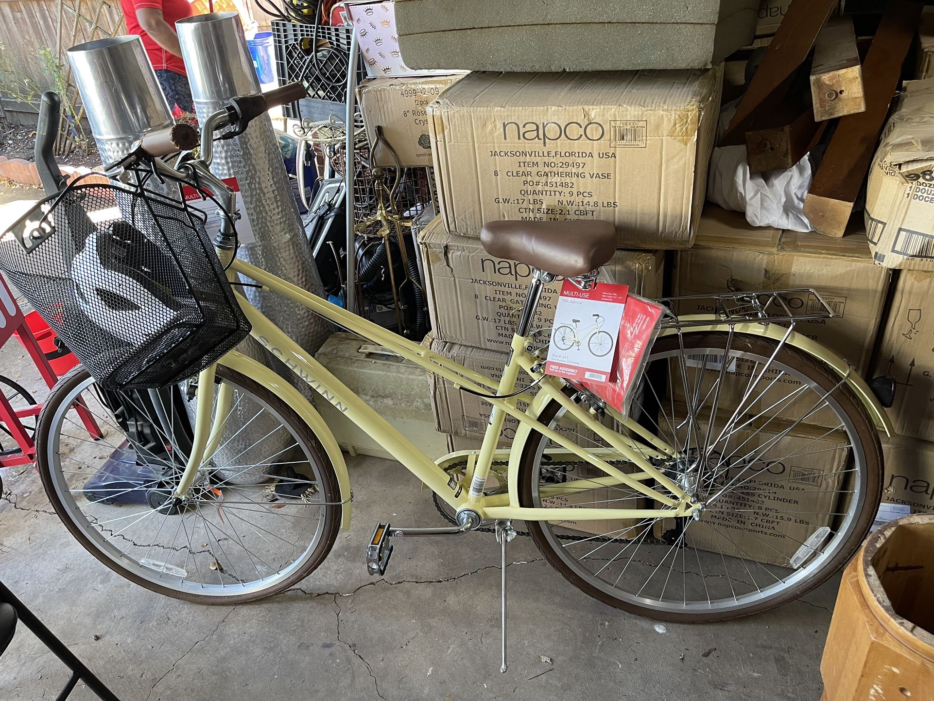 SCHWINN BIKE  ( Brand New)