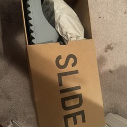 Yeesy Slide Size 12 