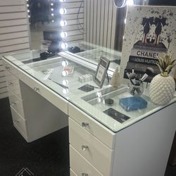 Glossy Vanity Mirror - 9 Drawers & LED Mirror